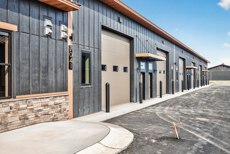 7040 Kaeding Ln NE, Albertville, MN for sale - Building Photo - Image 3 of 52