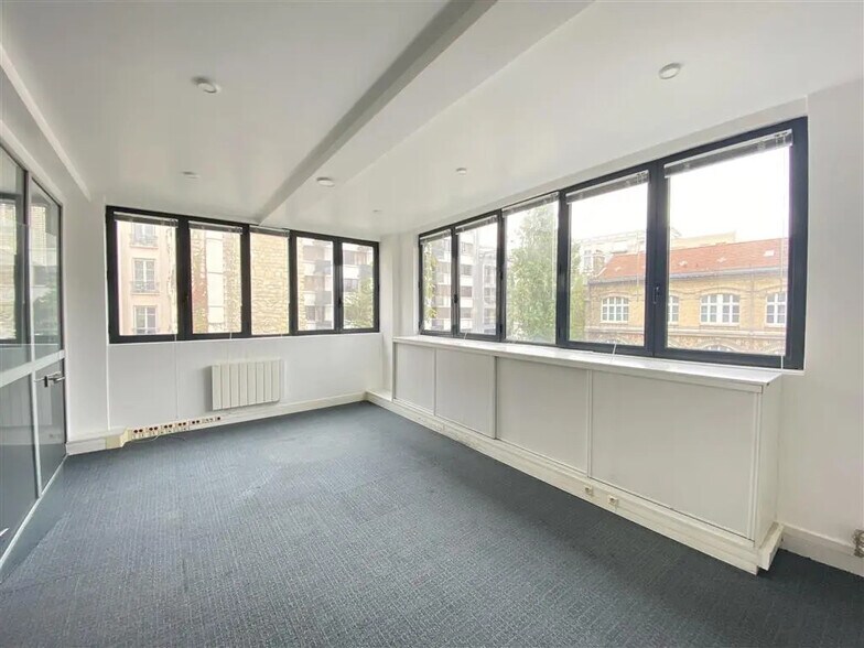 Office in Paris for lease - Building Photo - Image 2 of 6