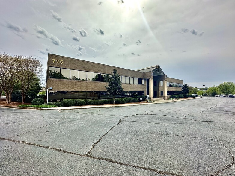 775 Spartan Blvd, Spartanburg, SC for lease - Building Photo - Image 1 of 9