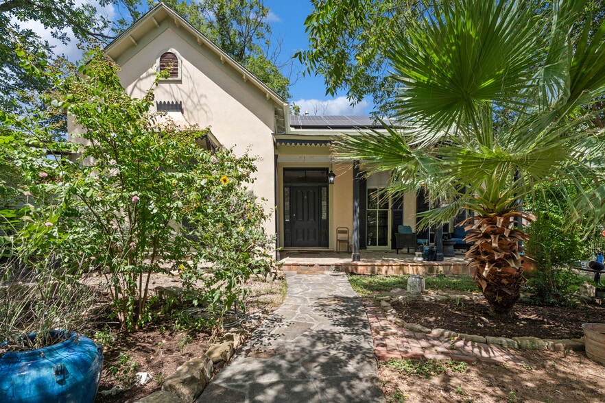 1012 N Flores St, San Antonio, TX for sale - Primary Photo - Image 1 of 21