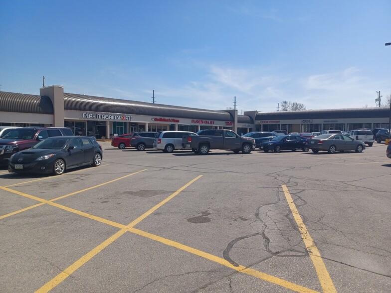 3611 1st Ave SE, Cedar Rapids, IA for lease - Building Photo - Image 1 of 10