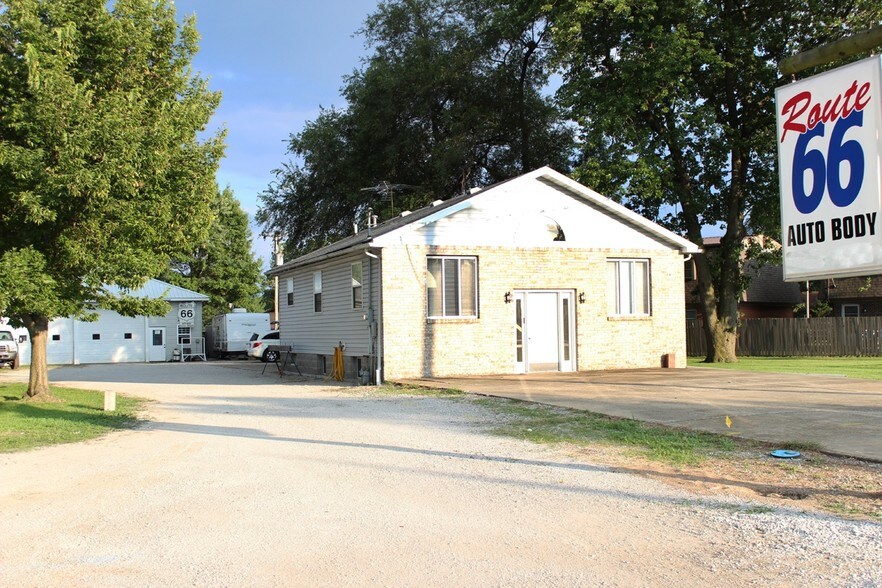 143 W State St, Hamel, IL 62046