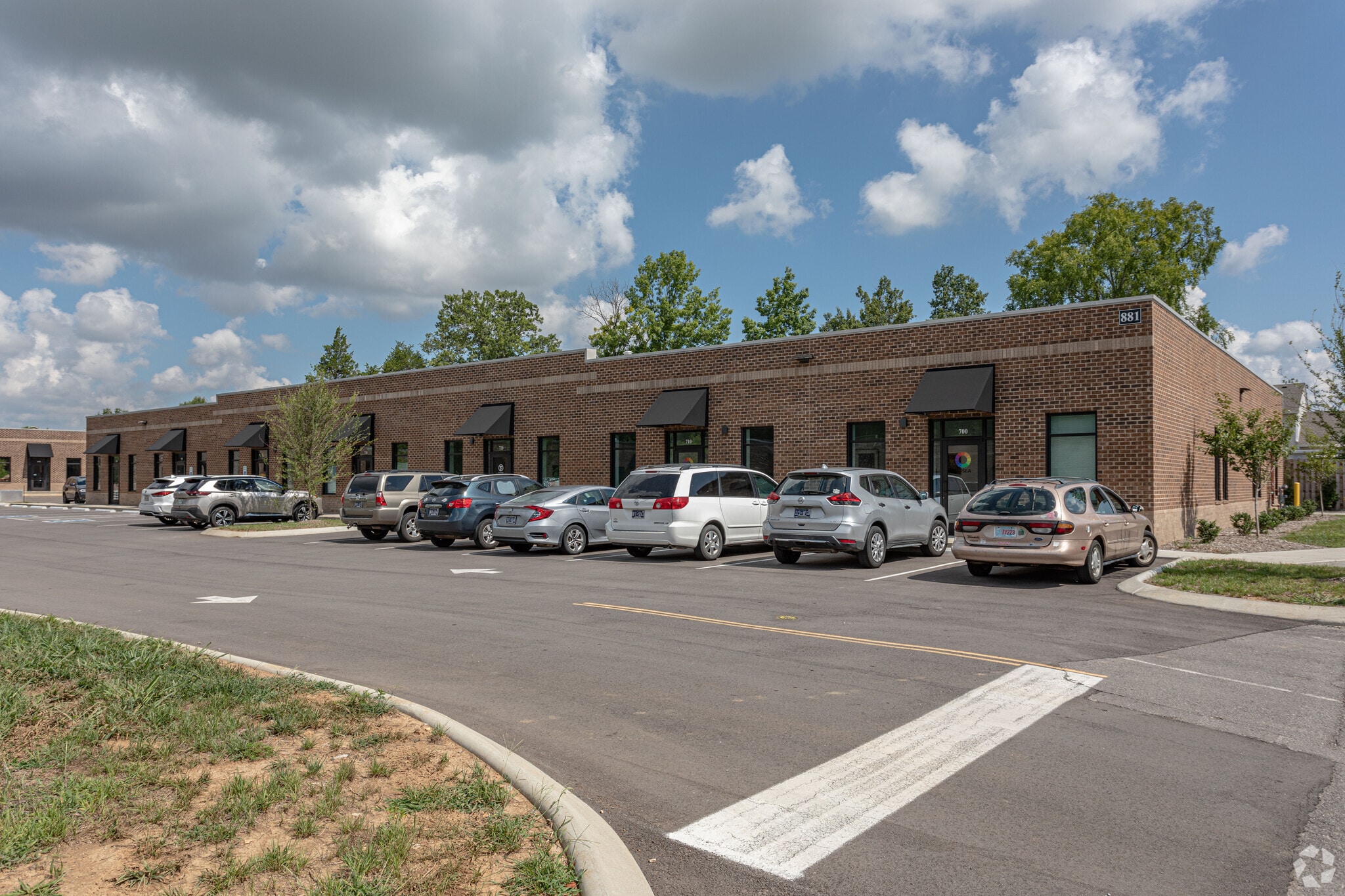 881 Seven Oaks Blvd, Smyrna, TN for lease Primary Photo- Image 1 of 3
