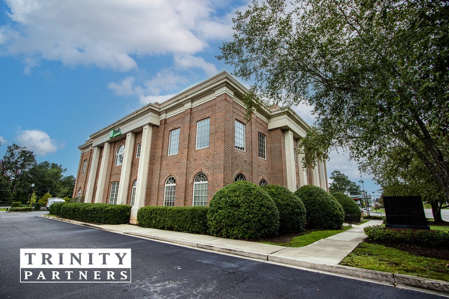 4875 Forest Dr, Columbia, SC for lease - Building Photo - Image 2 of 7