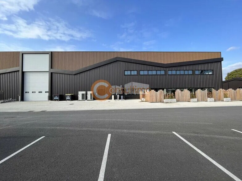 Flex in La Teste-de-Buch for lease - Building Photo - Image 2 of 12