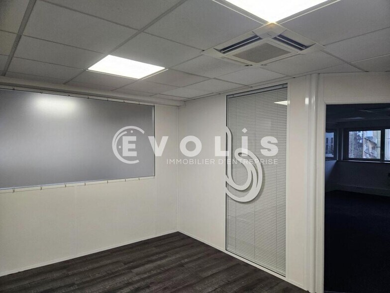 Office in Palaiseau for lease - Interior Photo - Image 3 of 19