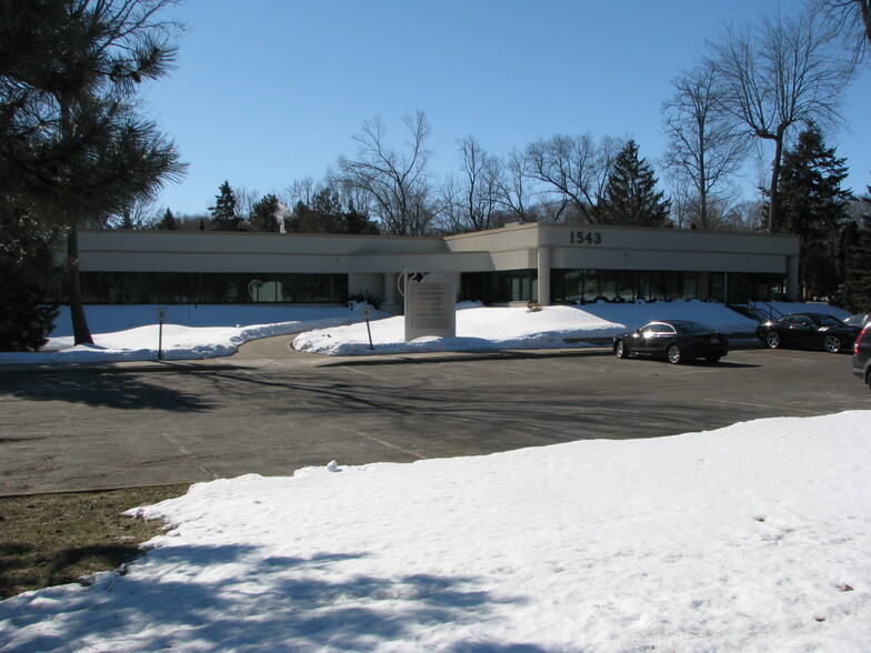 1525-1551 Park Pl, Ashwaubenon, WI for lease - Building Photo - Image 1 of 6