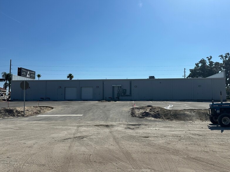 5491-5495 Commercial Way, Spring Hl, Spring Hill, FL for lease - Building Photo - Image 2 of 7