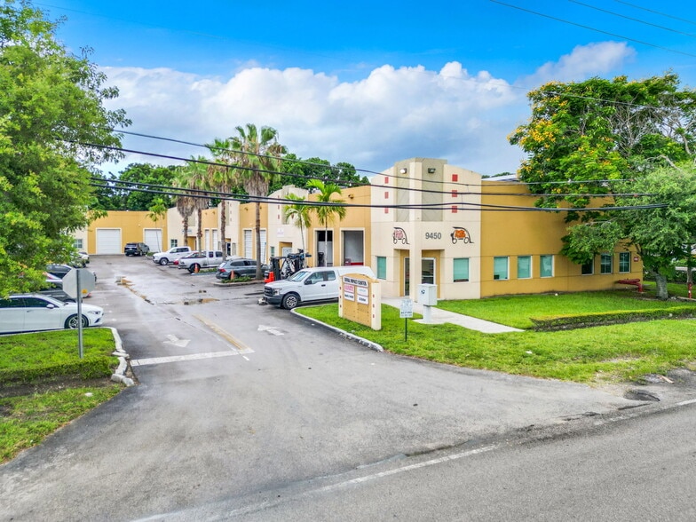 9450 NW 58th St, Miami, FL for lease - Building Photo - Image 3 of 19