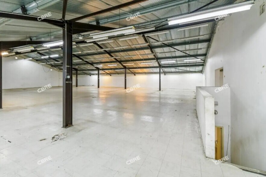 Flex in Septeuil for sale - Interior Photo - Image 3 of 10