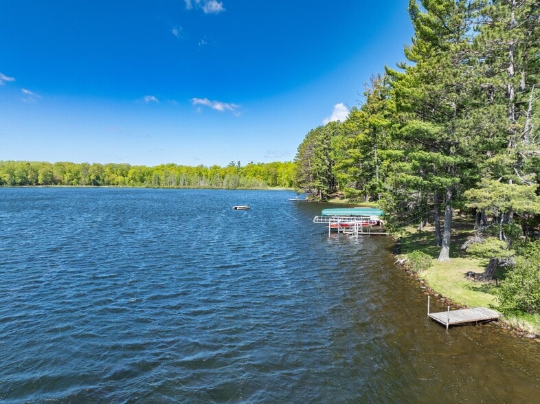 7952 Narrows Rd, Minocqua, WI for sale - Building Photo - Image 3 of 11