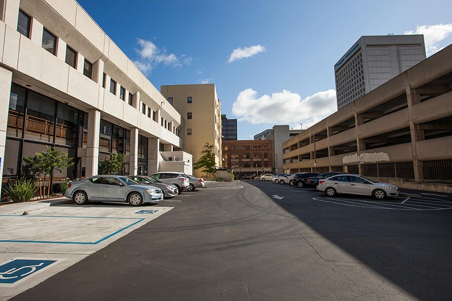 1740-1750 Broadway, Oakland, CA for lease - Building Photo - Image 2 of 4