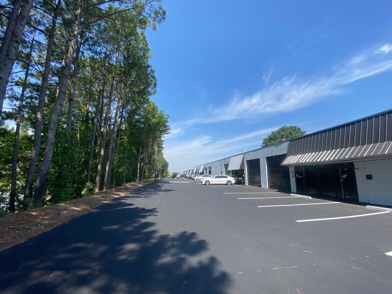 4975 Clark Howell Hwy, Atlanta, GA for lease - Building Photo - Image 1 of 8
