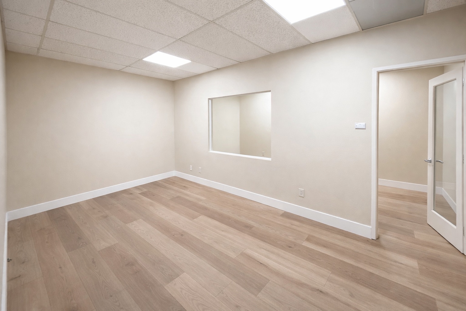 365 W 2nd Ave, Escondido, CA for lease Interior Photo- Image 1 of 3