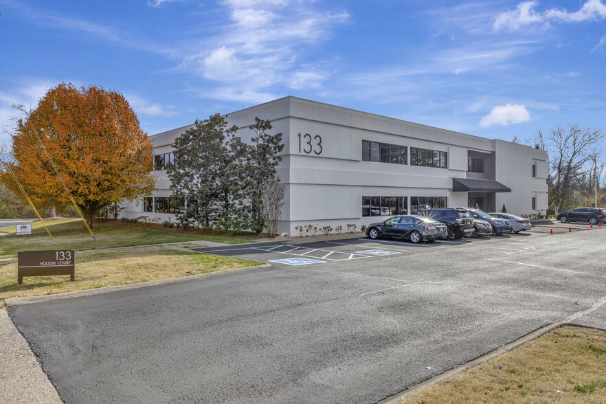 133 Holiday Ct, Franklin, TN for lease - Building Photo - Image 1 of 24