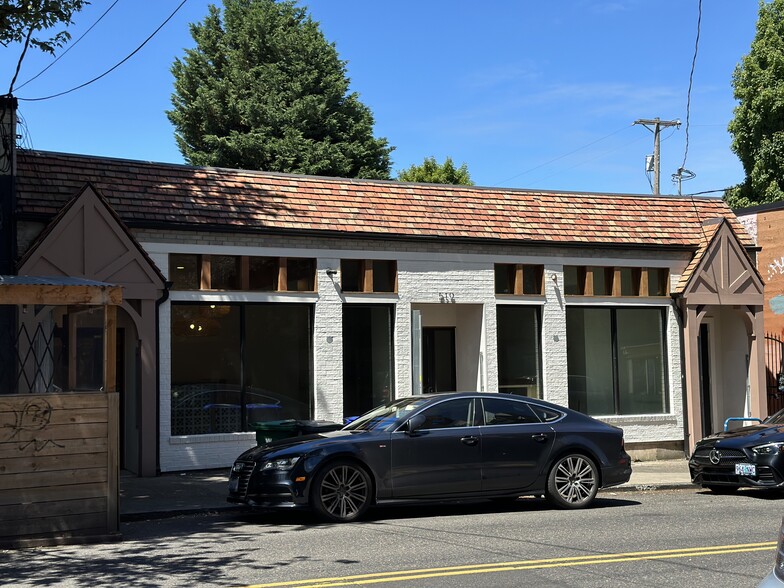 519-527 NW 21st Ave, Portland, OR for sale - Building Photo - Image 1 of 3