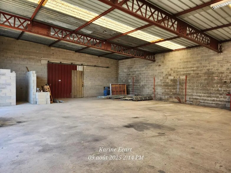 Industrial in Cormontreuil for lease - Interior Photo - Image 3 of 4
