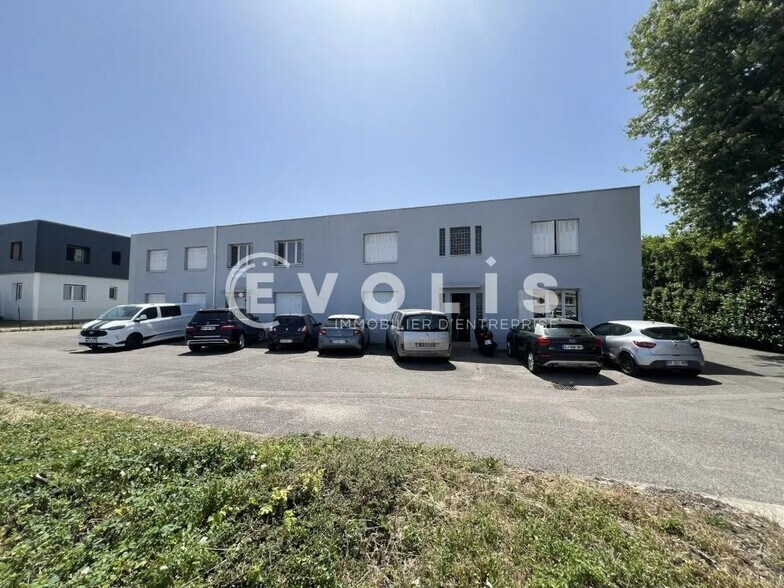 3 Rue Jean Macé, Saint-Symphorien-d'Ozon for lease - Building Photo - Image 2 of 23