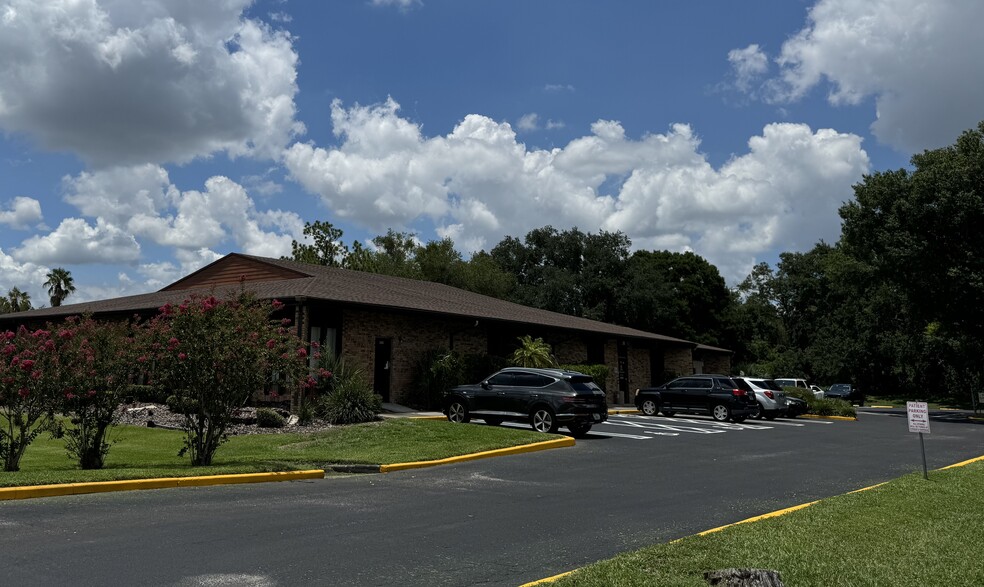 2142 E Edgewood Dr, Lakeland, FL for lease - Building Photo - Image 1 of 7