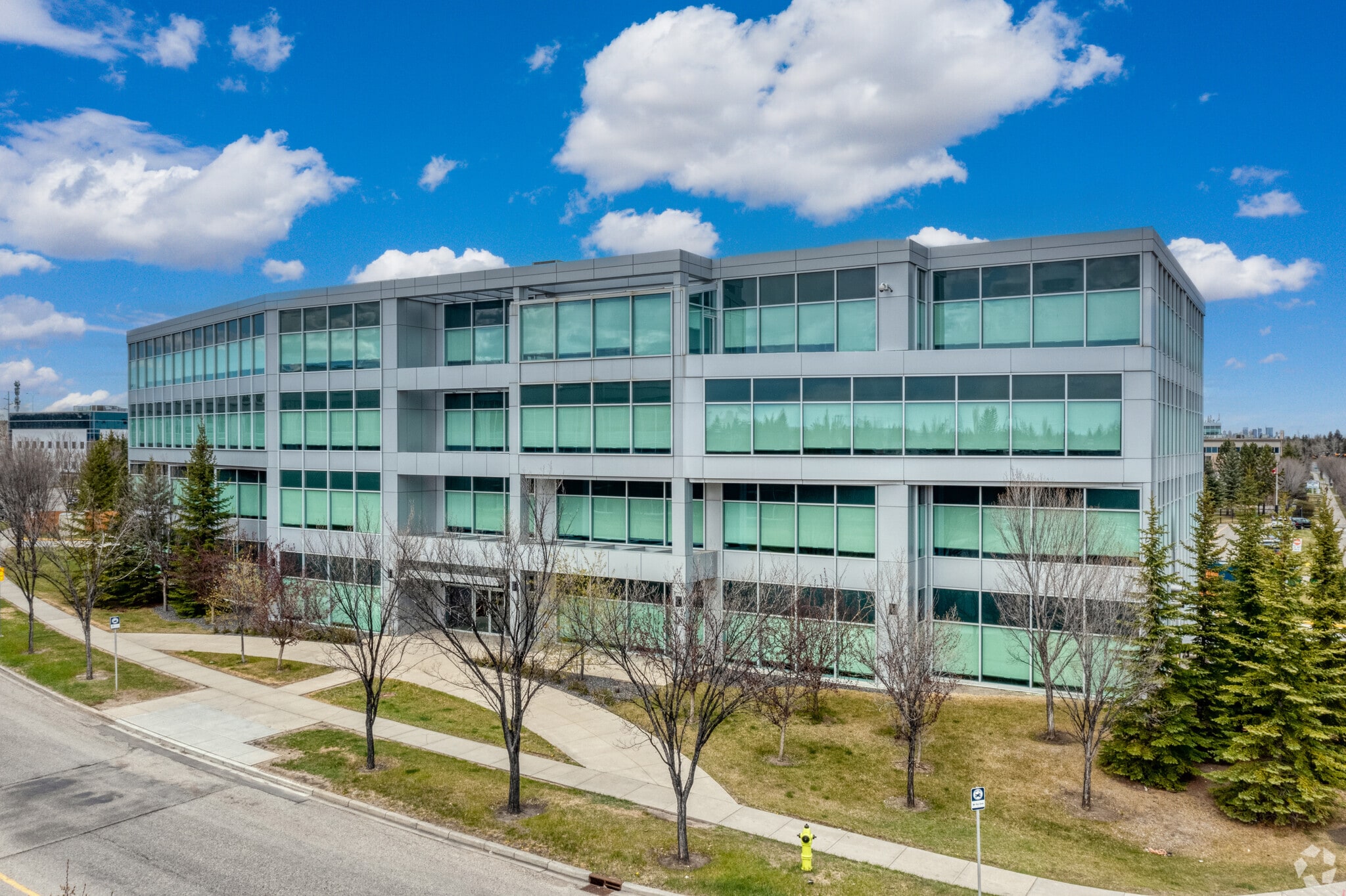 60 Sunpark Plz SE, Calgary, AB for sale Primary Photo- Image 1 of 1