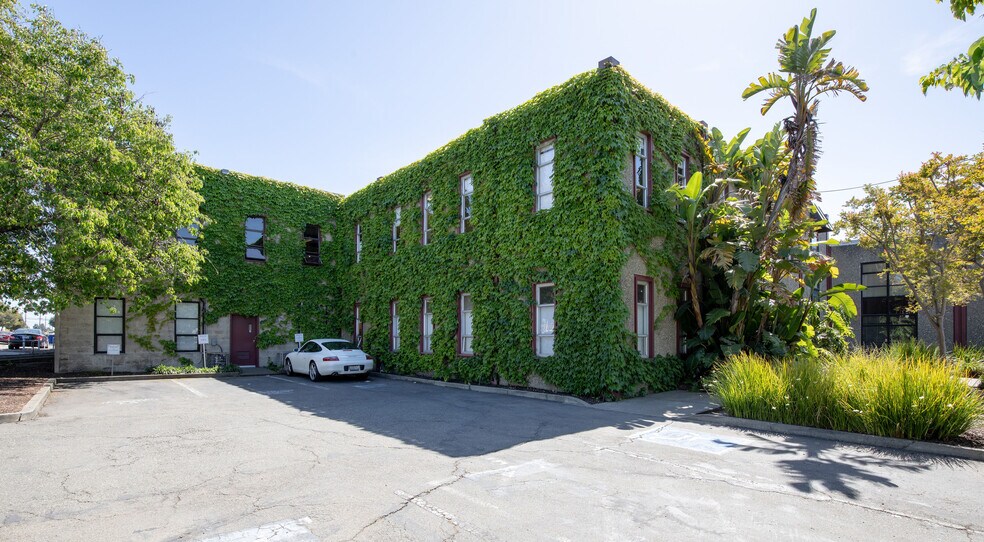 950 Gilman St, Berkeley, CA for lease - Building Photo - Image 2 of 11