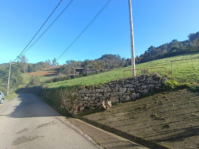 Land in Soto del Barco, Asturias for sale - Aerial - Image 1 of 10