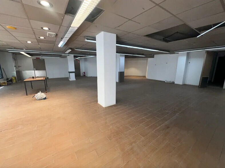 Retail in Boulogne-Billancourt for lease - Interior Photo - Image 3 of 5