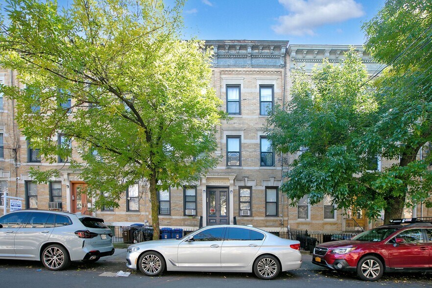 2050 Gates Ave, Flushing, NY for sale - Building Photo - Image 1 of 1