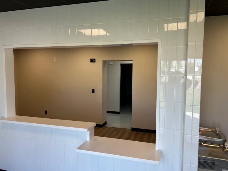 850 Glaspie St, Oxford, MI for sale - Interior Photo - Image 3 of 22