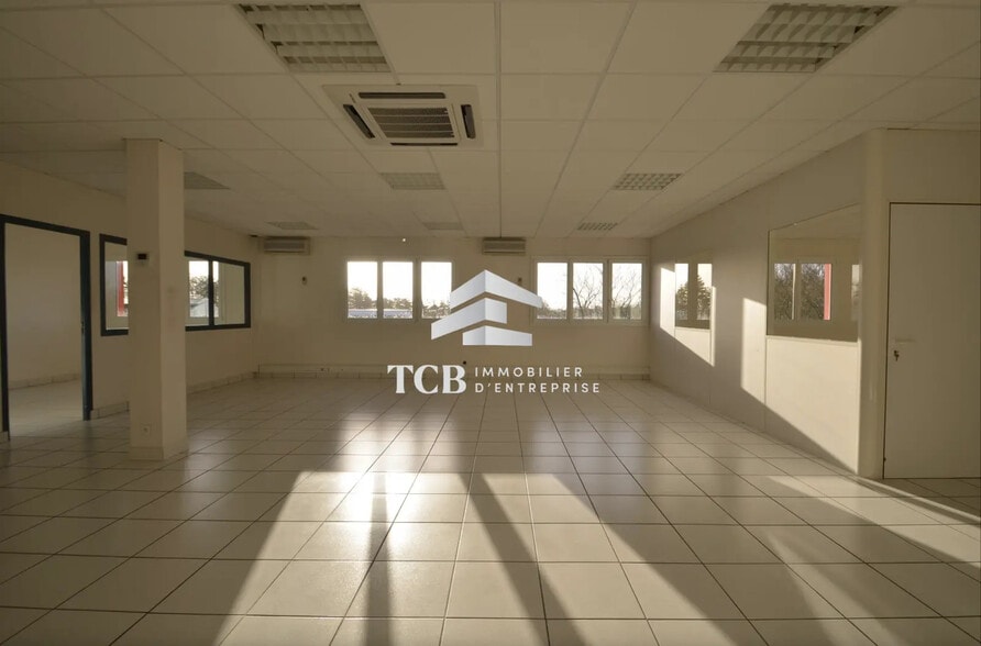 Office in Bouguenais for lease - Interior Photo - Image 3 of 5