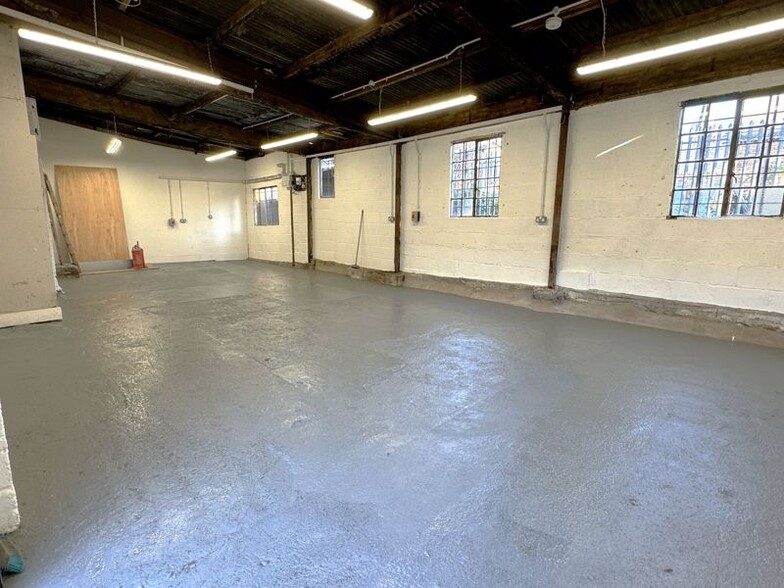 School Rd, Kingskerswell for lease - Interior Photo - Image 2 of 3