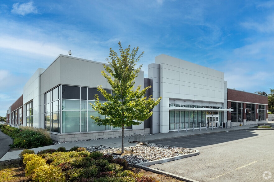 590-650 Industrial Ave, Ottawa, ON for lease - Building Photo - Image 3 of 13