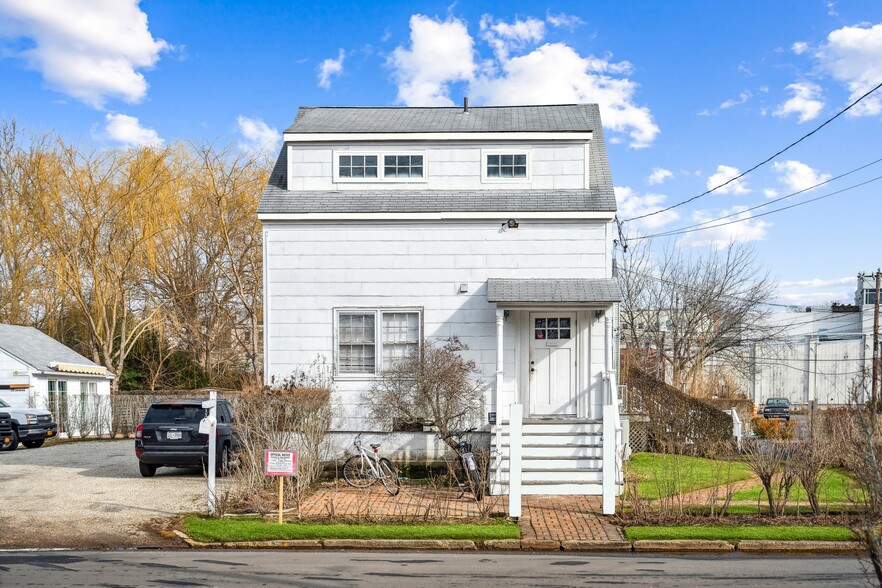 23 Bridge St, Sag Harbor, NY for sale - Building Photo - Image 2 of 28