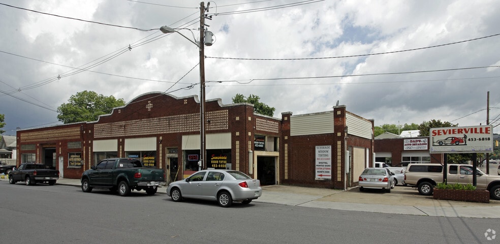 221 Parkway, Sevierville, TN for lease - Building Photo - Image 3 of 7
