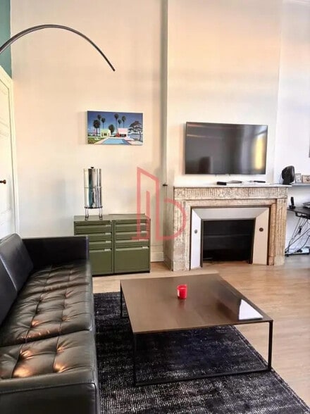 Office in Bordeaux for lease - Interior Photo - Image 2 of 7