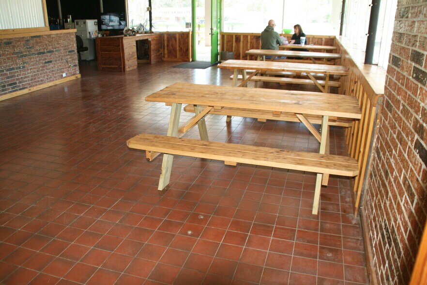 1308 W Bluff St, Woodville, TX 75979 Retail for Sale