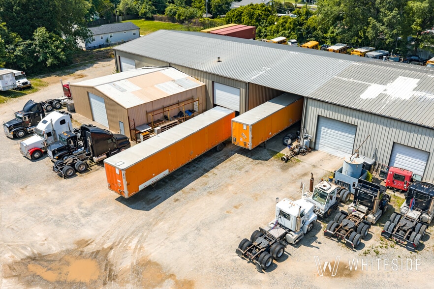 4420 Rozzelles Ferry Rd, Charlotte, NC for sale - Building Photo - Image 3 of 4