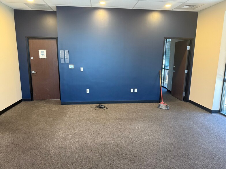 1370-1390 Vinci Ave, Sacramento, CA for lease - Building Photo - Image 3 of 8