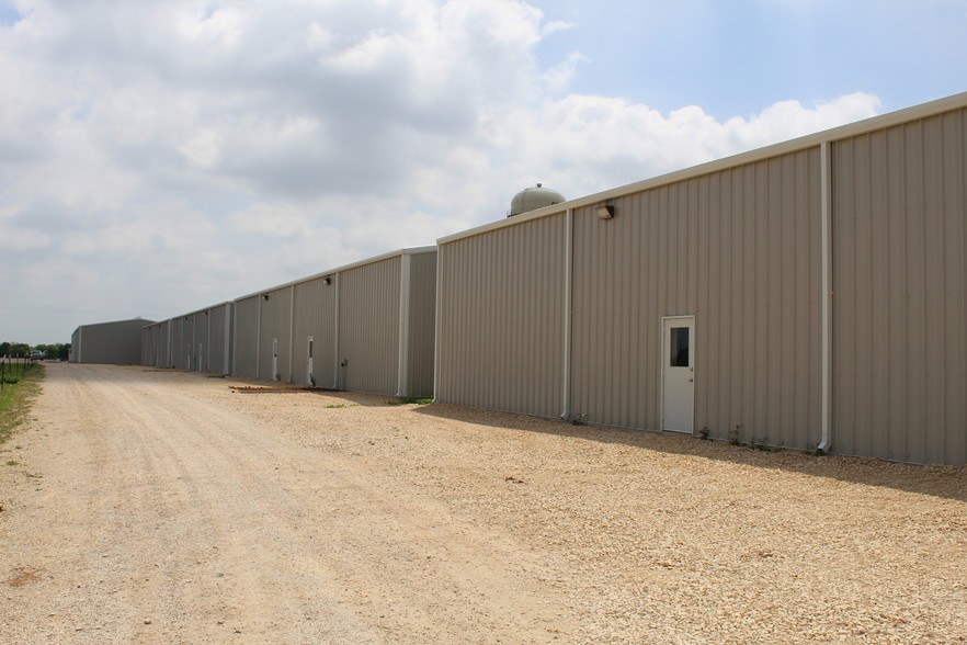 395 County Road 202, Kyle, TX for lease - Building Photo - Image 2 of 5