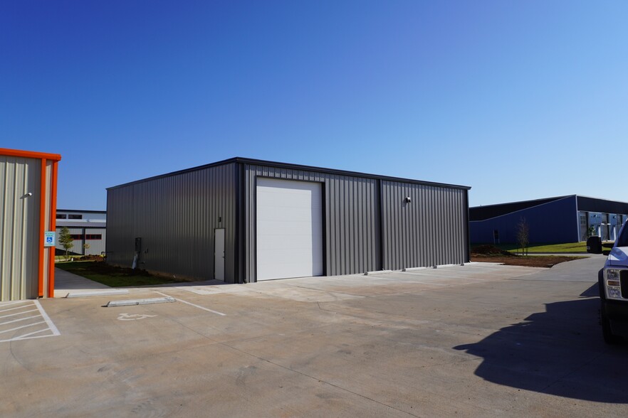 600 NW 124th St, Oklahoma City, OK for lease - Building Photo - Image 3 of 5