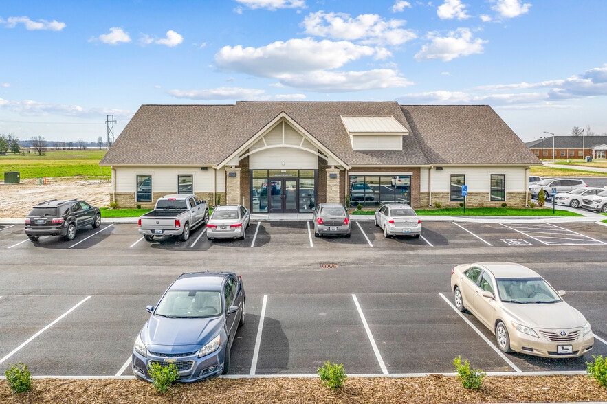 4505 Lucky Strike Loop, Owensboro, KY for sale - Building Photo - Image 1 of 1