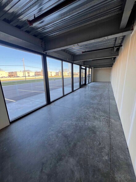 27900 Hoover Rd, Warren, MI for lease - Interior Photo - Image 2 of 2