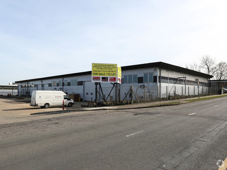 Caxton Way, Stevenage for sale - Primary Photo - Image 1 of 1