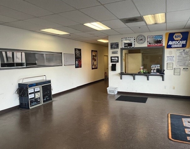 5375 Procyon St, Las Vegas, NV for lease - Interior Photo - Image 2 of 13