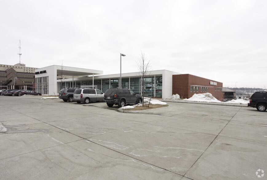 450 Laurel St, Des Moines, IA for lease - Building Photo - Image 2 of 2