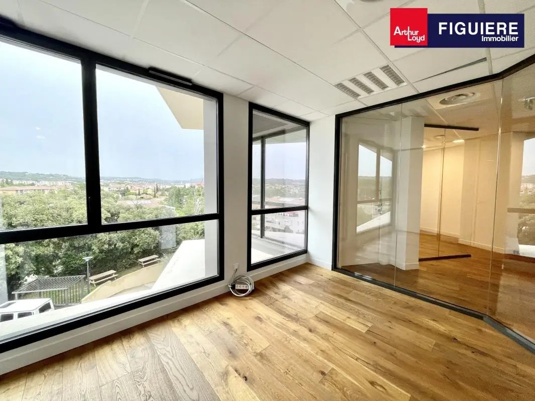 70 Rue De La Tramontane, Aix-en-Provence for lease Interior Photo- Image 1 of 14