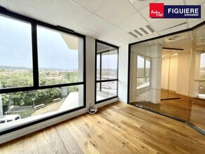 70 Rue De La Tramontane, Aix-en-Provence for lease Interior Photo- Image 1 of 14