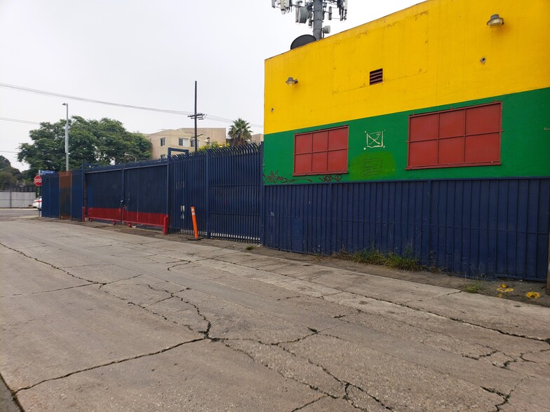 6043 S Western Ave, Los Angeles, CA for lease - Building Photo - Image 3 of 8