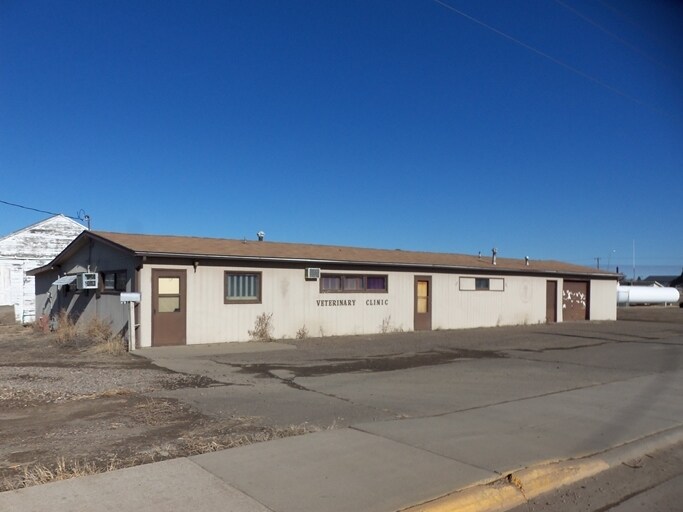 821 N Sargent Ave, Glendive, MT for sale - Primary Photo - Image 1 of 1