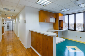 4211 N Cicero Ave, Chicago, IL for lease Interior Photo- Image 2 of 4